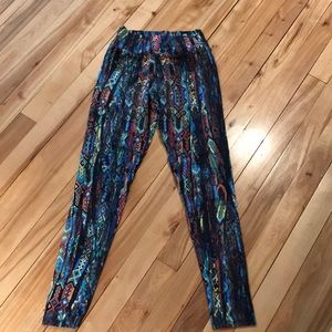 Dona Jo multicolor print leggings. Sz 0-8